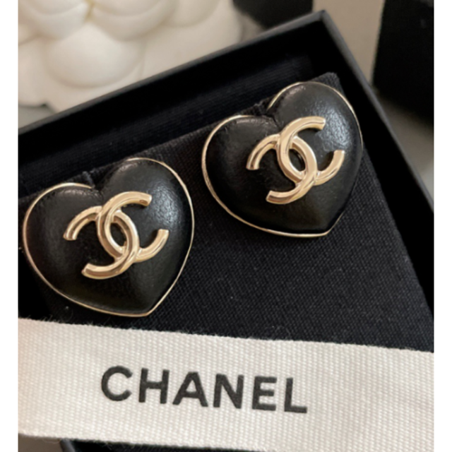 洗練の象徴【CHANEL】CCロゴ スタッドピアス ブラックハート 楽天市場】CHANEL シャネル ピアス ABC254 B14730 レディース