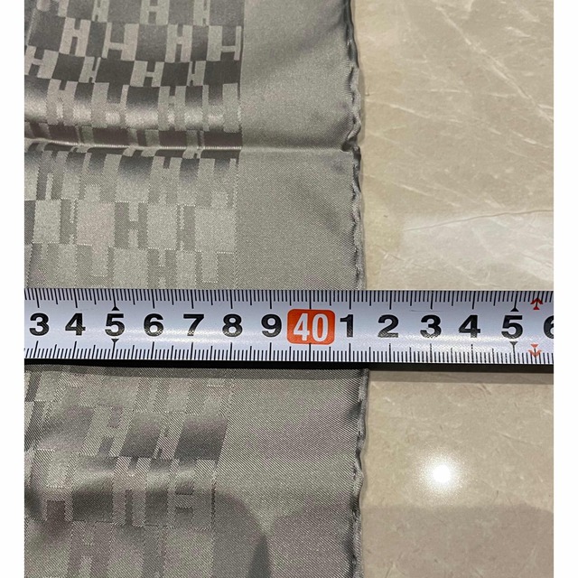 美品エルメス プチカレ ポケットチーフ H柄 シルク オレンジ タグ付き 美品エルメス プチカレ ポケットチーフ H柄 シルク オレンジ タグ付き