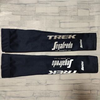 支給品　アームウォーマー　TREK Segafredo トレックセガフレード　紺(ウエア)