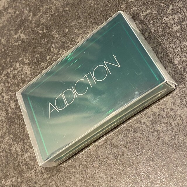 ADDICTION(アディクション)の【未使用新品】アディクションADDICTION リミテッドエディションコンパクト コスメ/美容のメイク道具/ケアグッズ(ボトル・ケース・携帯小物)の商品写真