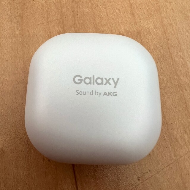 Galaxy(ギャラクシー)のGalaxy Buds Pro SM-R190NZWAXJP ホワイト スマホ/家電/カメラのオーディオ機器(ヘッドフォン/イヤフォン)の商品写真