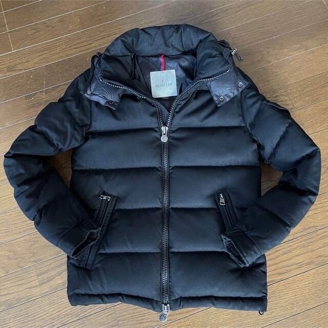 MONCLER(モンクレール)の人気モデル モンクレール モンジュネーブル ブラック  サイズ0 メンズのジャケット/アウター(ダウンジャケット)の商品写真