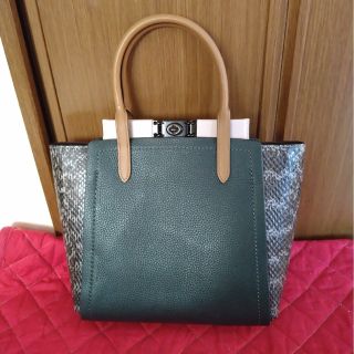 COACH - COACH コーチ 2WAY ミニベネット サッチェル シグネチャー ショルダーバッグ ハンドバッグ 肩掛け 斜め掛け 鞄 かばん F32203 レザー コーティングキャンバス ブラック 黒 ブラウン 茶 ゴールド金具 レディース 人気 美品中古品の通販|ラクマ COACH - COACH コーチ 2WAY ミニベネット サッチェル シグネチャー ショルダーバッグ ハンドバッグ 肩掛け 斜め掛け 鞄 かばん F32203 レザー コーティングキャンバス ブラック 黒 ブラウン 茶 ゴールド金具 レディース 人気 美品中古品の通販|ラクマ