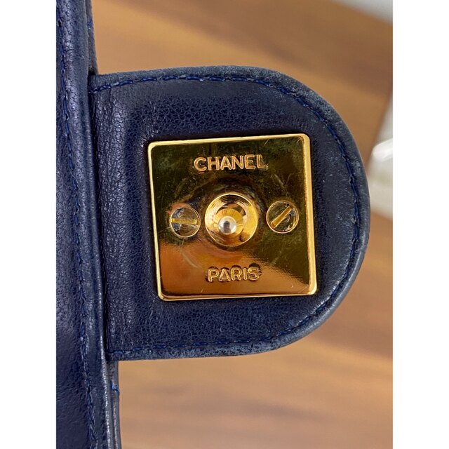 CHANEL(シャネル)の【セール品】CHANEL マトラッセ　クラッチ　ショルダー　紺色   レディースのバッグ(ショルダーバッグ)の商品写真