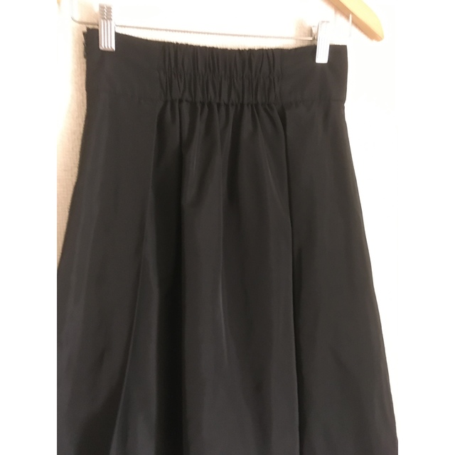 NEWYORKER(ニューヨーカー)のニューヨーカー　黒　上品ひざ丈スカート レディースのスカート(ひざ丈スカート)の商品写真