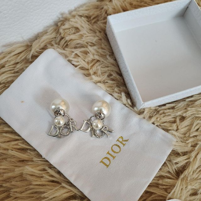 2021人気No.1の DIOR TRIBALESピアス jadior パールピアス