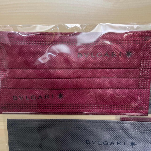 BVLGARI(ブルガリ)のBVLGARI ブルガリ　不織布マスク　4枚　非売品 インテリア/住まい/日用品の日用品/生活雑貨/旅行(その他)の商品写真