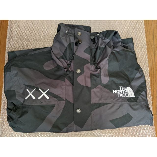 KAWS The North Face1986 Mountain Jacket メンズのジャケット/アウター(ナイロンジャケット)の商品写真