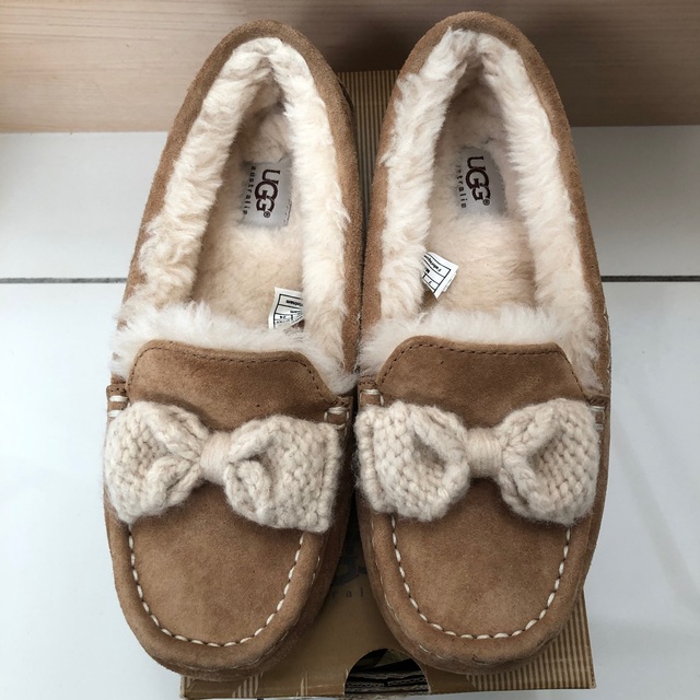 UGG(アグ)の一度数時間店内着用 大人気完売レア UGG W ANSLEY KNIT BOW レディースの靴/シューズ(スリッポン/モカシン)の商品写真