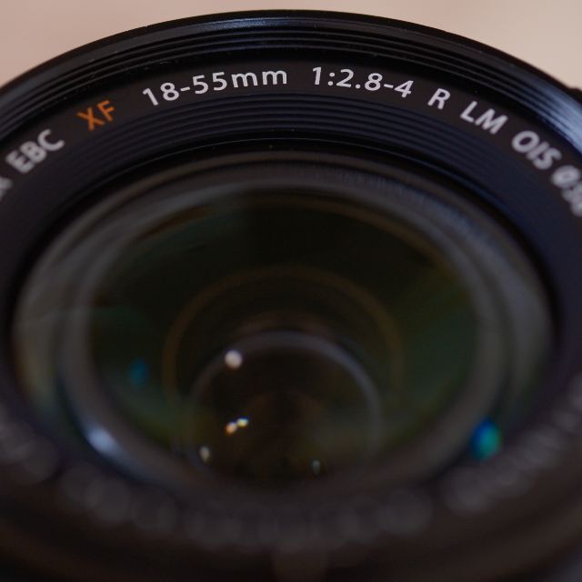 富士フイルム(フジフイルム)の【最安】【実用品】FUJINON XF18-55 f2.8-4 R LM OIS スマホ/家電/カメラのカメラ(レンズ(ズーム))の商品写真