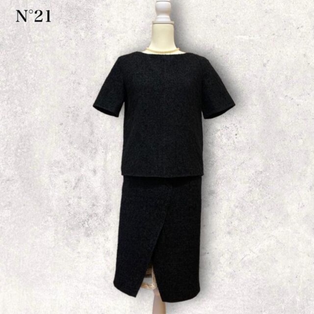 N°21 ヌメロ ヴェントゥーノ バックスタイルが美しいセットアップ