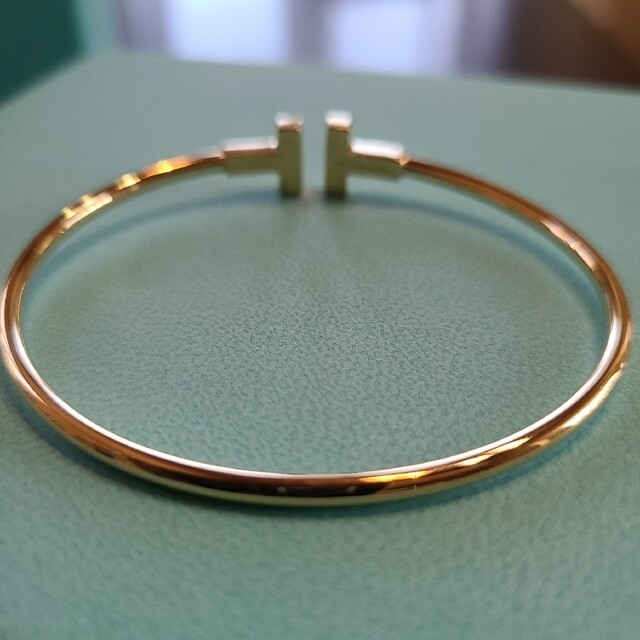 Tiffany & Co.(ティファニー)のTIFFANY　Tワイヤーブレスレット　ミディアム レディースのアクセサリー(ブレスレット/バングル)の商品写真