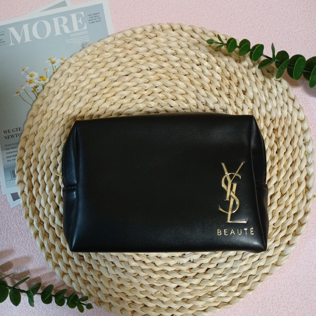 新品 イヴサンローラン ノベルティ ポーチ Yves Saint Laurent