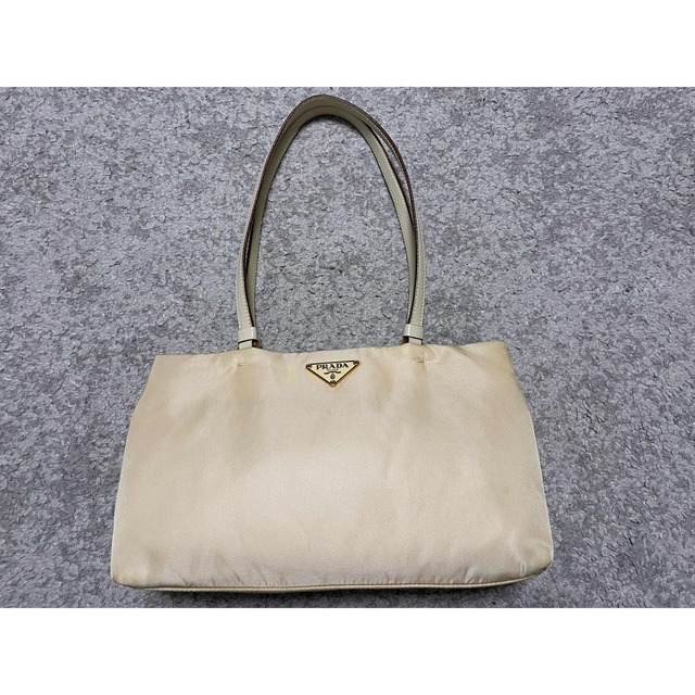 PRADA ナイロン ハンドバッグ ベージュ お手頃価格 8330円引き www
