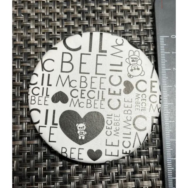 CECIL McBEE(セシルマクビー)の新品　セシルマクビー　手鏡　　コンパクトミラー　おしゃれ　かわいい　クマ　くま レディースのファッション小物(ミラー)の商品写真