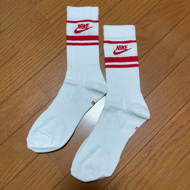 NIKE(ナイキ)のNIKE NSW Everyday Essential Crew Socks メンズのレッグウェア(ソックス)の商品写真