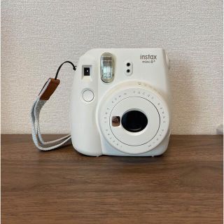 フジフイルム(富士フイルム)のFUJIFILM チェキ instax mini8+ ホワイト(フィルムカメラ)