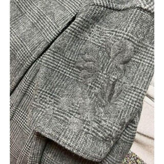 美品ビアズリー/グレンチェック 袖刺繍上質 ノーカラー ロングコート 