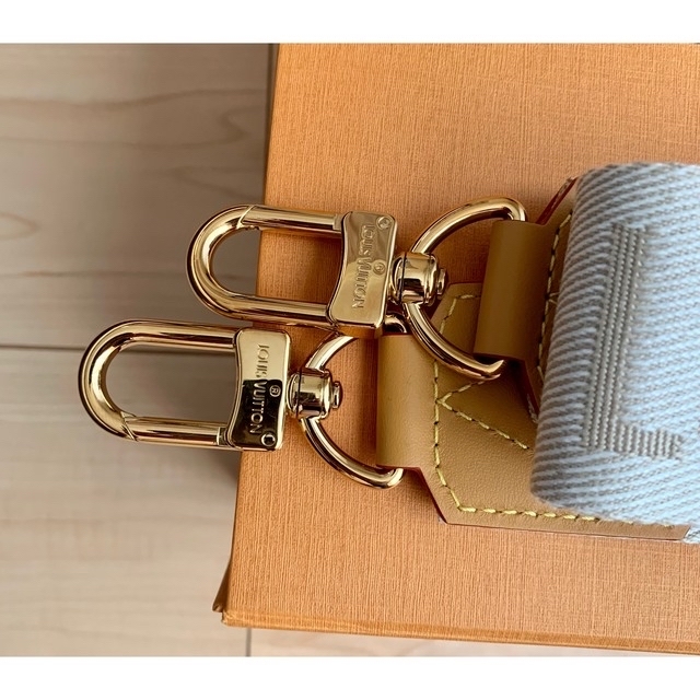 LOUIS VUITTON(ルイヴィトン)の【新品未使用】Louis Vuitton NIGO シティ•キーポルM45963 メンズのバッグ(ショルダーバッグ)の商品写真