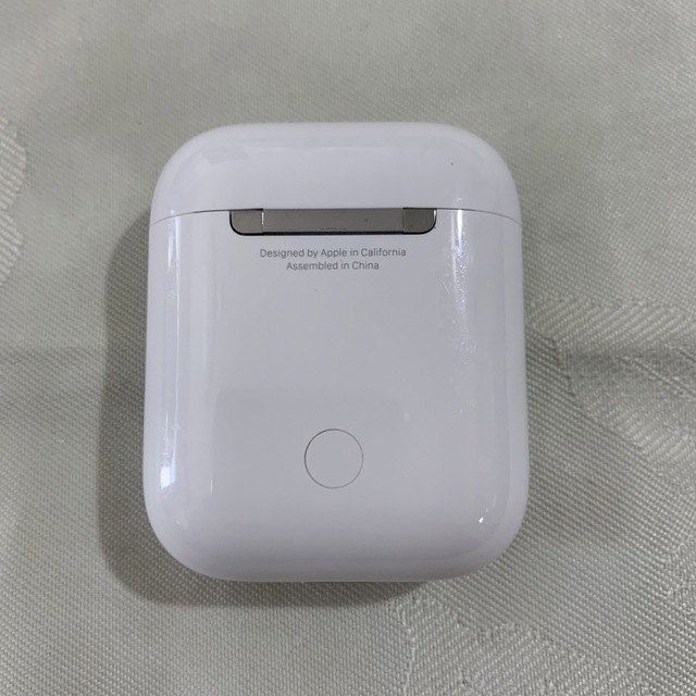 Apple(アップル)のairpods 第1世代　充電ケースのみ【純正品】 スマホ/家電/カメラのスマートフォン/携帯電話(バッテリー/充電器)の商品写真