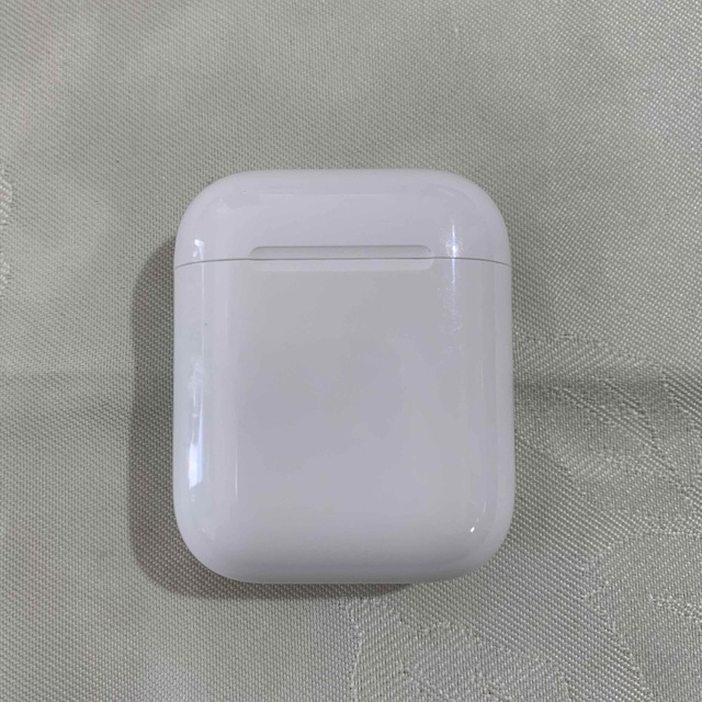 Apple(アップル)のairpods 第1世代　充電ケースのみ【純正品】 スマホ/家電/カメラのスマートフォン/携帯電話(バッテリー/充電器)の商品写真