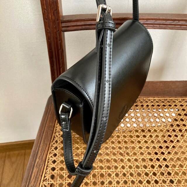TOPKAPI(トプカピ)のトプカピ ショルダーバッグ ハーフムーン ブラック エフォル レディースのバッグ(ショルダーバッグ)の商品写真