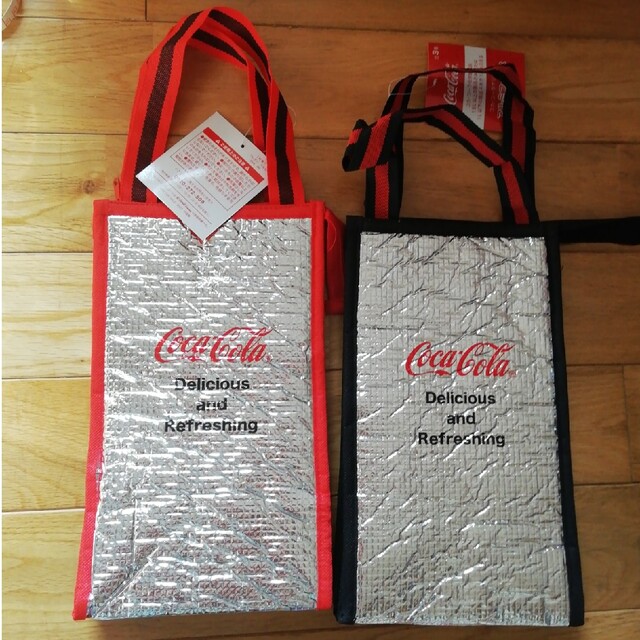 コカ・コーラ(コカコーラ)のコカ・コーラ　アルミフェイス　保冷バッグ　2個 エンタメ/ホビーのコレクション(ノベルティグッズ)の商品写真