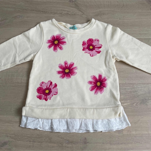 hakka kids(ハッカキッズ)のハッカキッズ   トレーナー　120 130 裾フリル　花柄 キッズ/ベビー/マタニティのキッズ服女の子用(90cm~)(Tシャツ/カットソー)の商品写真