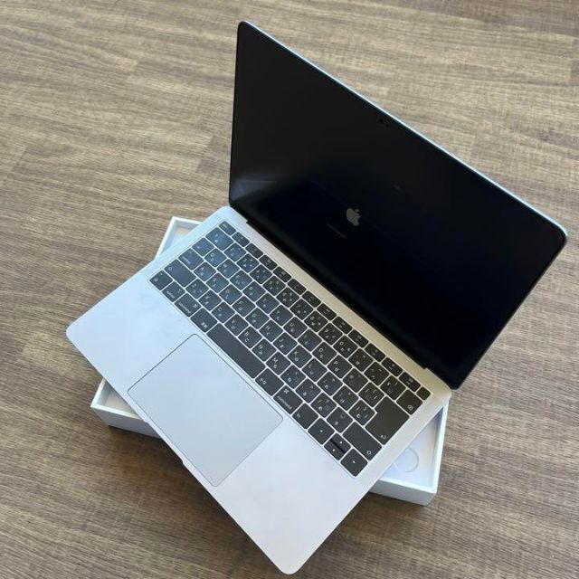 週末価格 MacBook Air 13インチ 2018 8GB 256GB 3