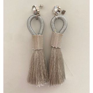 エイチアンドエム(H&M)のフリンジ　シルバー　ピアス(ピアス)