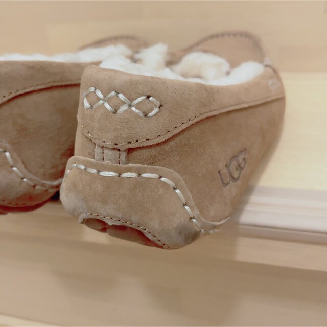 UGG(アグ)の美品 UGG アグ モカシン ローファー 23cm レディースの靴/シューズ(スリッポン/モカシン)の商品写真