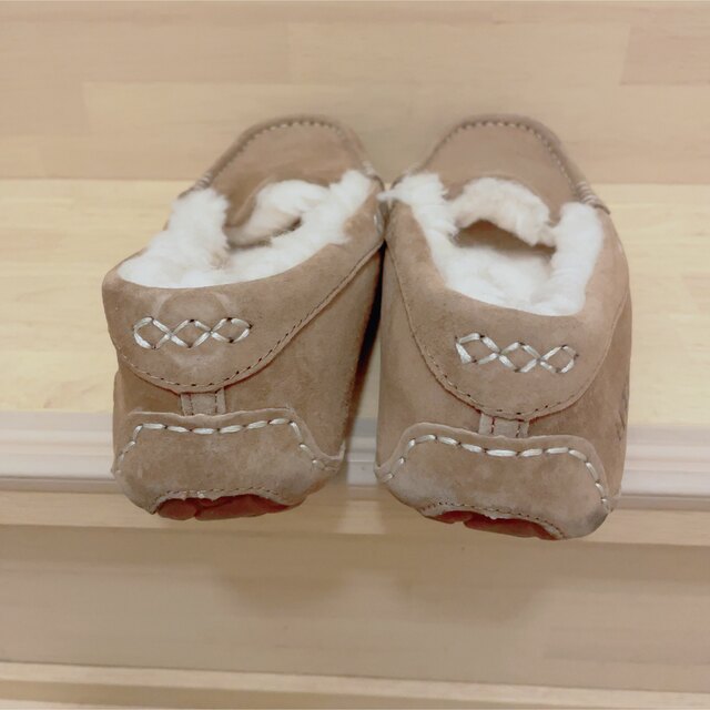 UGG(アグ)の美品 UGG アグ モカシン ローファー 23cm レディースの靴/シューズ(スリッポン/モカシン)の商品写真