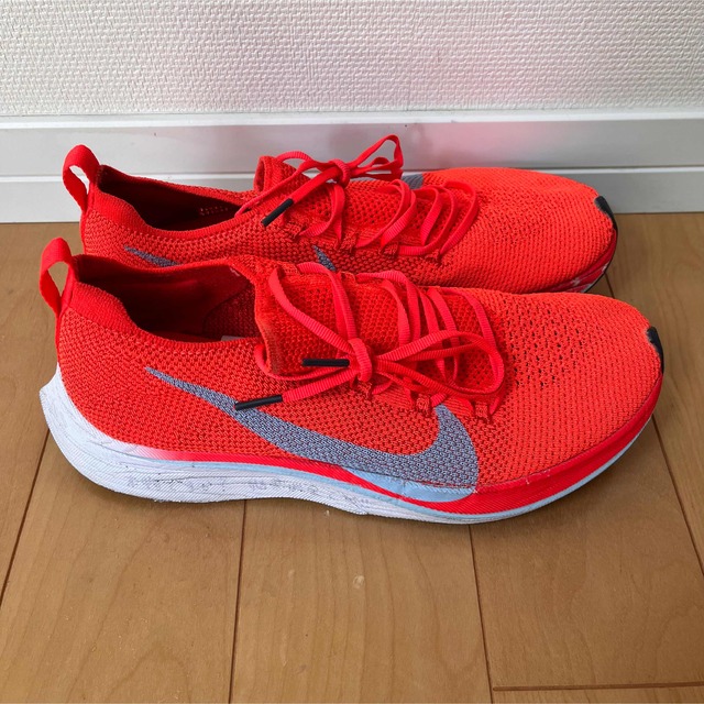 NIKE(ナイキ)の【26.5】NIKE ヴェイパーフライ4％　フライニットVeporfly FKT スポーツ/アウトドアのランニング(シューズ)の商品写真