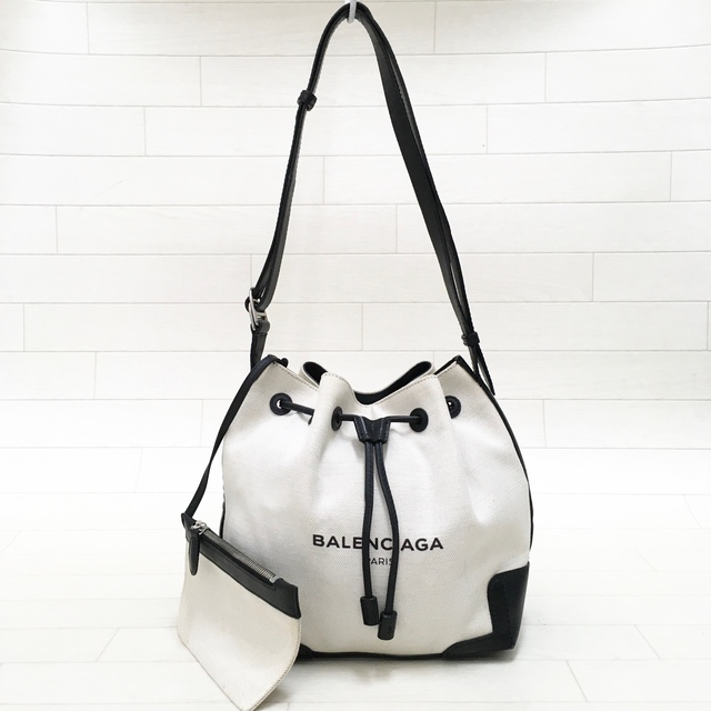 レディース☆美品・シリアル付☆BALENCIAGA NAVY BUCKET巾着型ショルダー