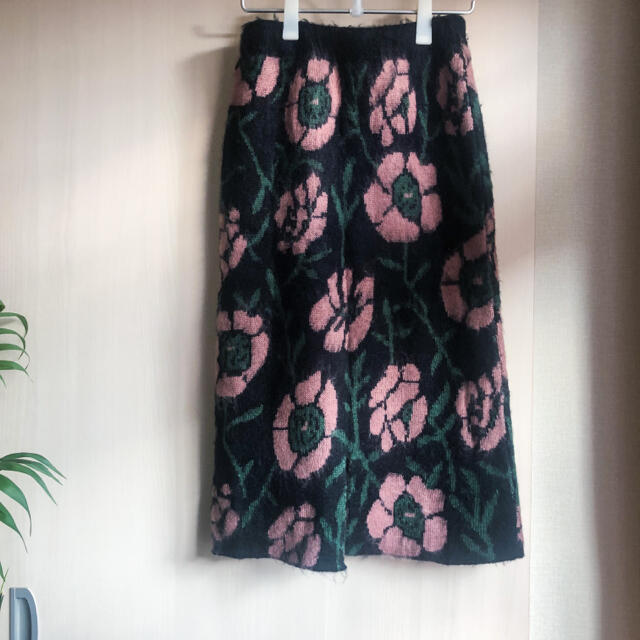 merlot(メルロー)の新品タグ付　merlot フラワー柄ジャガード織りニットスカート レディースのスカート(ロングスカート)の商品写真