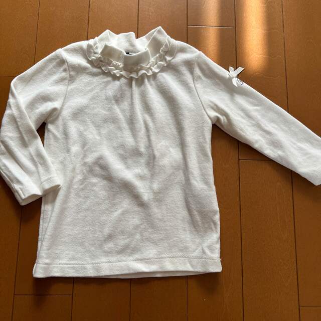 BeBe(ベベ)のBeBe べべ　長袖　カットソー　Tシャツ　女の子　80 キッズ/ベビー/マタニティのベビー服(~85cm)(Ｔシャツ)の商品写真