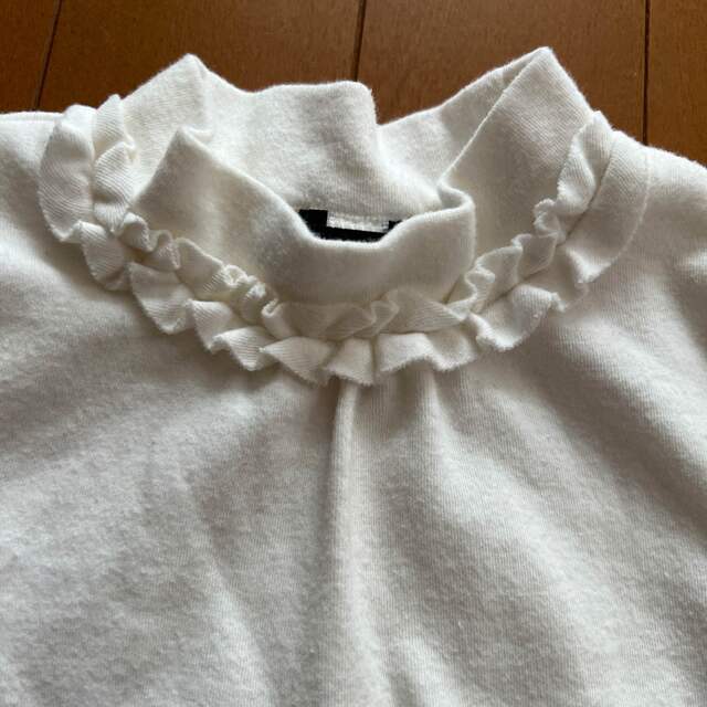 BeBe(ベベ)のBeBe べべ　長袖　カットソー　Tシャツ　女の子　80 キッズ/ベビー/マタニティのベビー服(~85cm)(Ｔシャツ)の商品写真