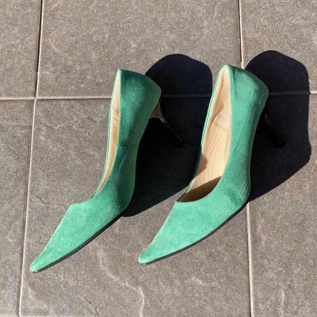 グリーン　緑　パンプス　24.5〜25cm レディースの靴/シューズ(ハイヒール/パンプス)の商品写真