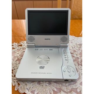 サンヨー(SANYO)のSANYO ☆*:.｡. ポータブルDVDプレーヤー DVD-HP62(DVDプレーヤー)