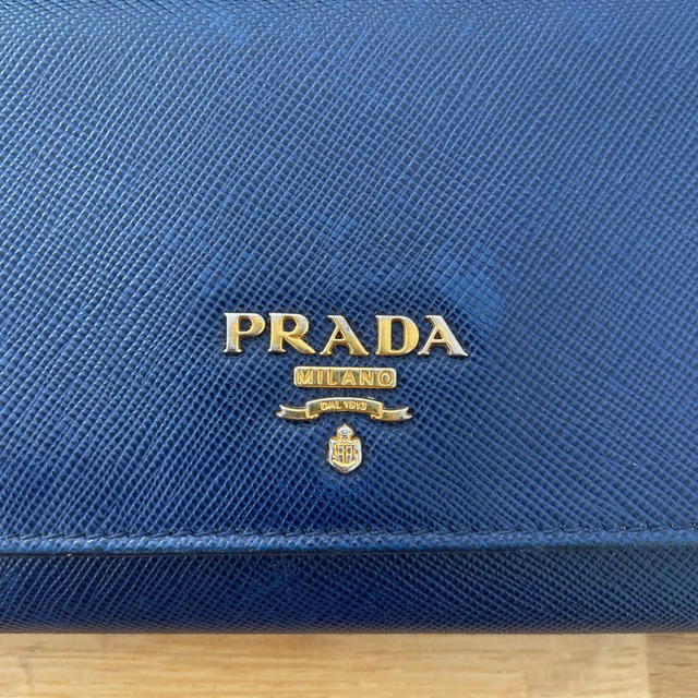 PRADA(プラダ)のPRADAブルーBottega Veneta ラウンドファスナー レディースのファッション小物(財布)の商品写真