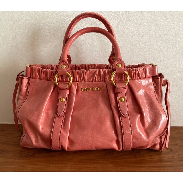 【正規品】ミュウミュウ ピンク色のかわいいバッグ