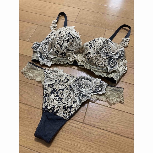 わらずコメ Wacoal - サルート 店舗限定 19G RE ブラジャー ソングの