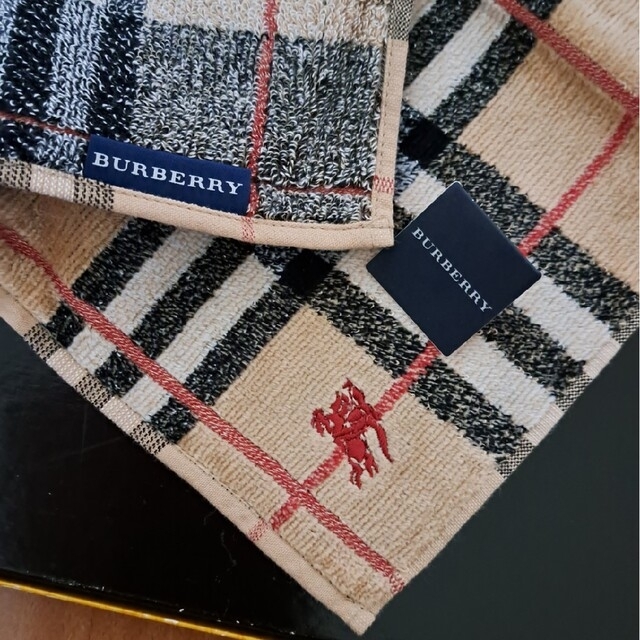 BURBERRY(バーバリー)の【値下げ】新品 バーバリー タオルハンカチ レディースのファッション小物(ハンカチ)の商品写真