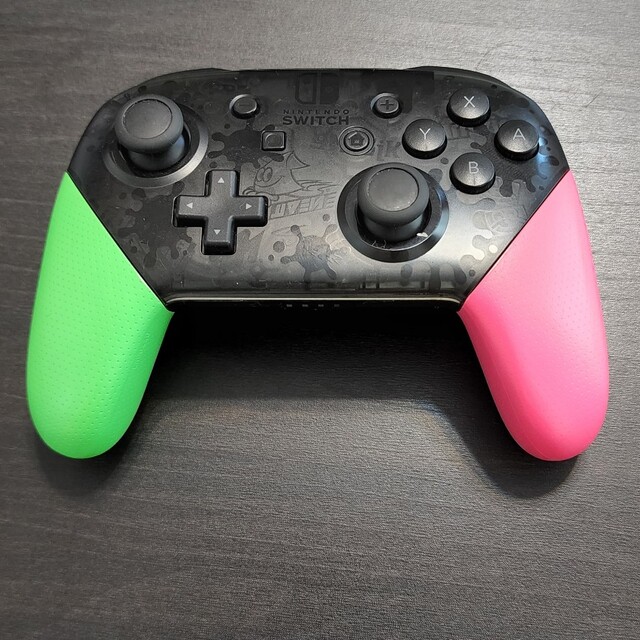任天堂(ニンテンドウ)のSwitch プロコン エンタメ/ホビーのゲームソフト/ゲーム機本体(家庭用ゲーム機本体)の商品写真