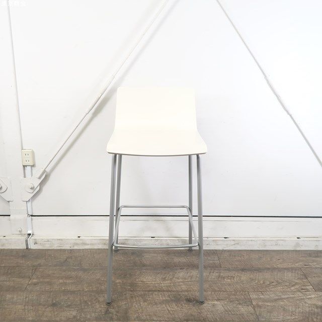 オカムラ　Alt Cafe　カウンターチェア　ホワイト　ハイチェア インテリア/住まい/日用品の椅子/チェア(スツール)の商品写真