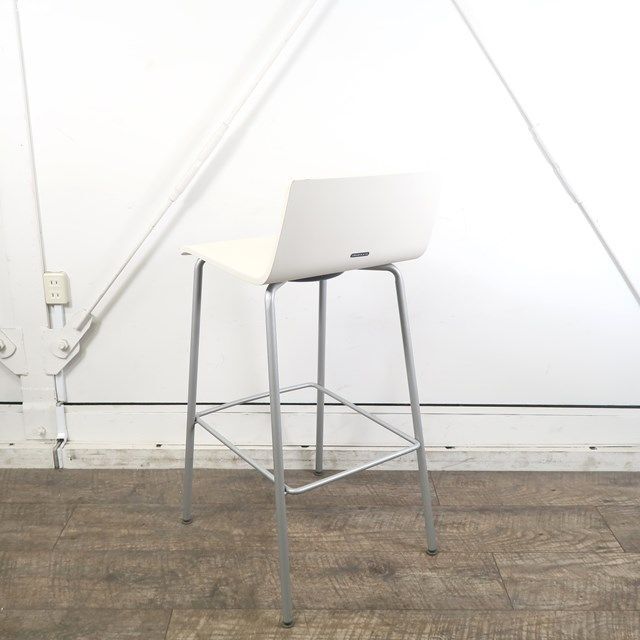 オカムラ　Alt Cafe　カウンターチェア　ホワイト　ハイチェア インテリア/住まい/日用品の椅子/チェア(スツール)の商品写真