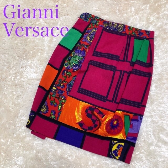 Gianni Versace(ジャンニヴェルサーチ)の【専用】Gianni Versace ジャンニヴェルサーチ　スカート レディースのスカート(ひざ丈スカート)の商品写真