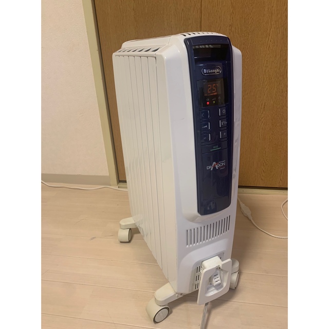 DeLonghi - 節電可デロンギオイルヒーター 8~10畳 DeLonghi QSD0712