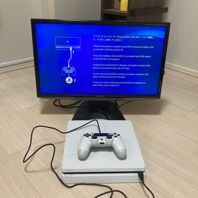 SONY(ソニー)のPS4 PlayStation 4 slim CHU-2100A エンタメ/ホビーのゲームソフト/ゲーム機本体(家庭用ゲーム機本体)の商品写真