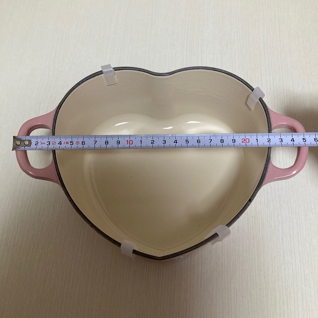 LE CREUSET(ルクルーゼ)のル・クルーゼ　ハート型鍋（sugar pink） インテリア/住まい/日用品のキッチン/食器(鍋/フライパン)の商品写真